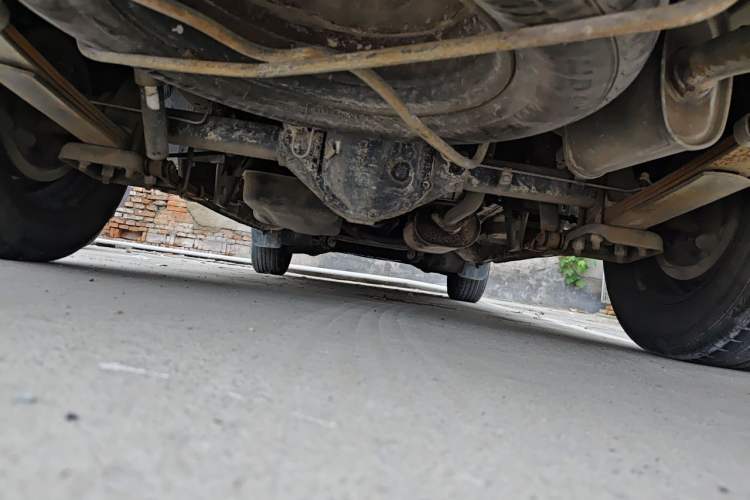 Used FORTHING Lingzhi 2014 M3 1.6L 7-Seater Comfort Model Chassis Rear