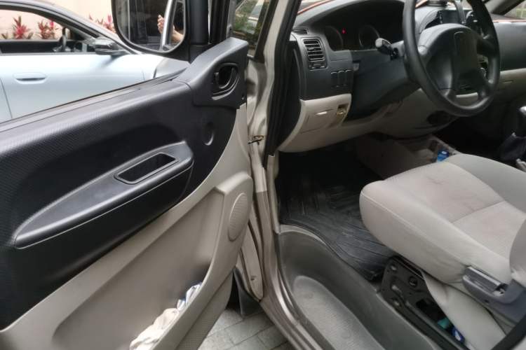 Used FORTHING Lingzhi 2014 V3 1.5L 7-Seater Comfort Model Driver Seat