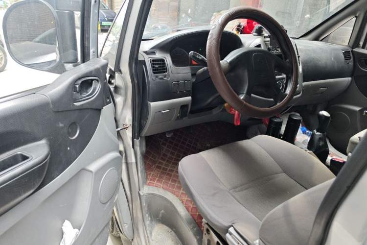 Used FORTHING Lingzhi 2014 M3 1.6L 7-Seater Comfort Model Driver Seat