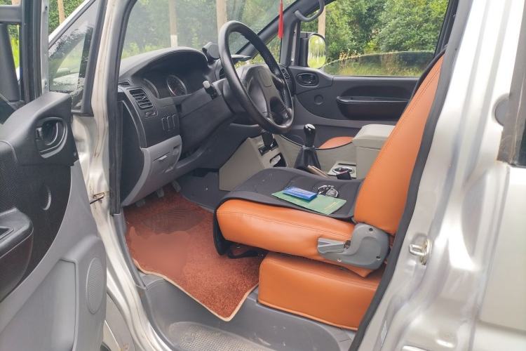 Used FORTHING Lingzhi 2014 V3 1.5L 7-Seater Comfort Model Driver Seat