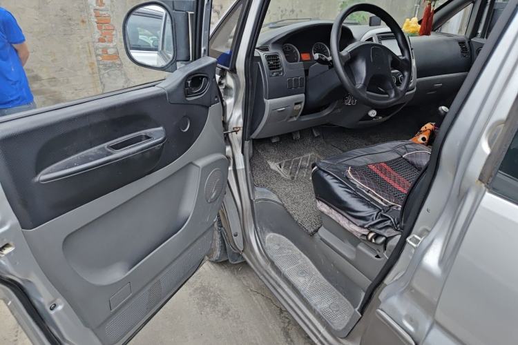 Used FORTHING Lingzhi 2014 M3 1.6L 7-Seater Comfort Model Driver Seat