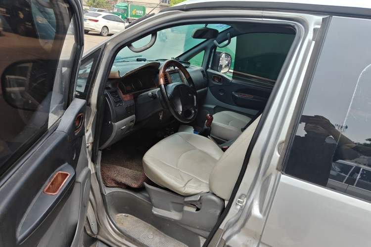 Used FORTHING Lingzhi 2014 M3 1.6L 7-Seater Comfort Model Driver Seat