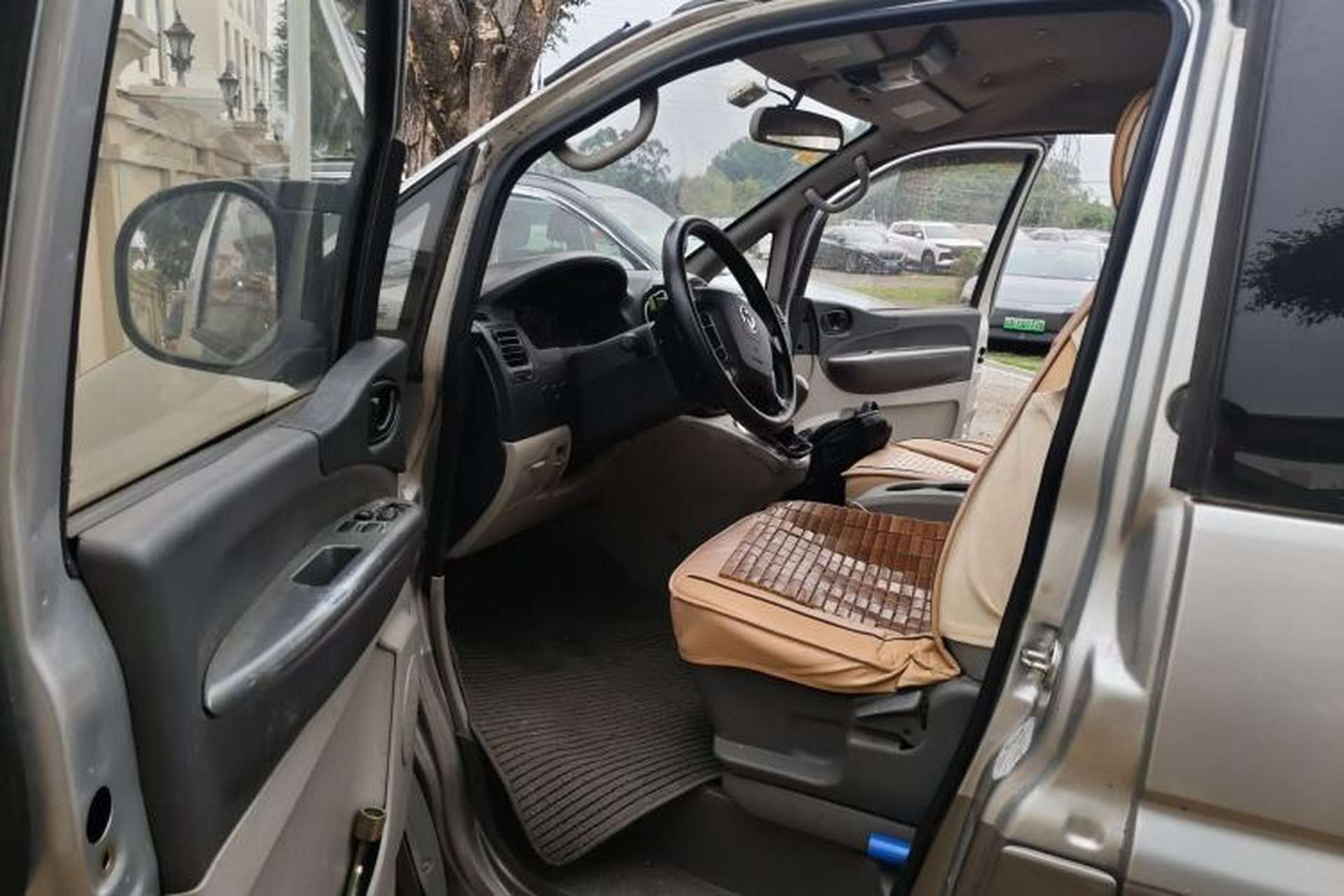 Used FORTHING Lingzhi 2014 M5 Q3 2.0L 7-seat Long-Wheelbase Comfort Version Driver Seat