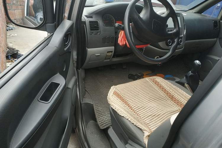 Used FORTHING Lingzhi 2014 M3 1.6L 7-seater Standard Model Driver Seat
