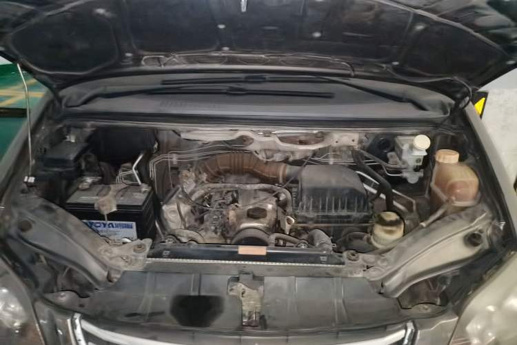 Used FORTHING Lingzhi 2014 M3 1.6L 7-Seater Comfort Model Engine Bay