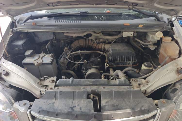 Used FORTHING Lingzhi 2014 M3 1.6L 7-Seater Comfort Model Engine Bay