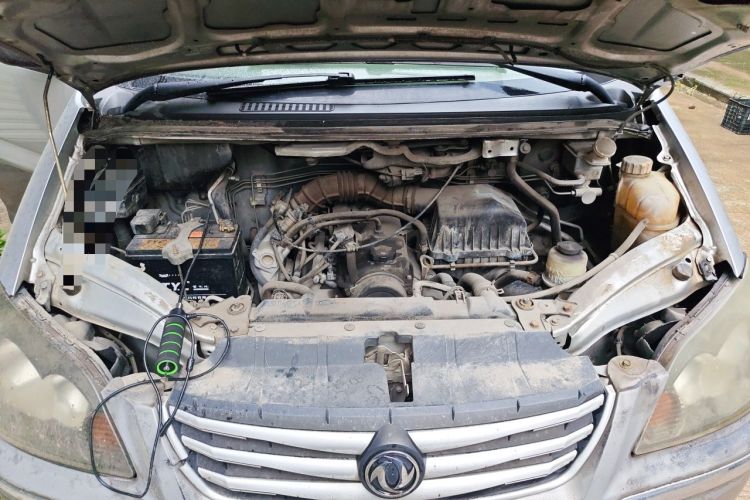 Used FORTHING Lingzhi 2014 M3 1.6L 7-Seater Comfort Model Engine Bay