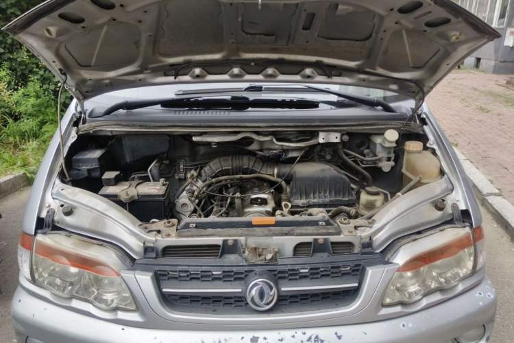 Used FORTHING Lingzhi 2014 V3 1.5L 7-Seater Standard Model II Engine Bay