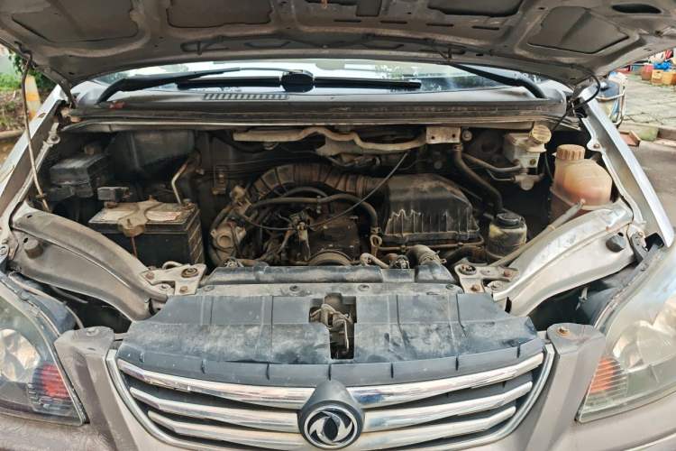Used FORTHING Lingzhi 2014 M3 1.6L 7-Seater Comfort Model Engine Bay