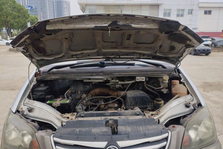 Used FORTHING Lingzhi 2014 M3 1.6L 7-seater Standard Model Engine Bay