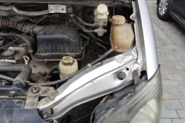 Used FORTHING Lingzhi 2014 V3 1.5L 7-Seater Comfort Model Engine Bay Left
