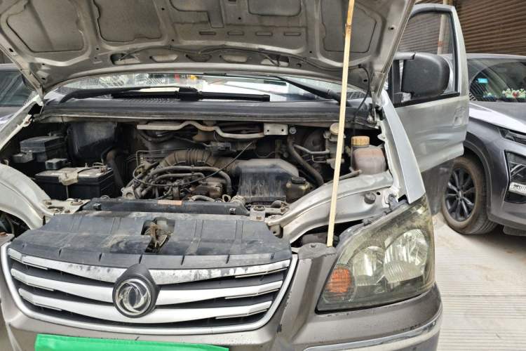 Used FORTHING Lingzhi 2014 M3 1.6L 7-Seater Comfort Model Engine Bay Left
