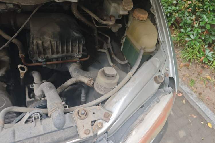 Used FORTHING Lingzhi 2014 V3 1.5L 7-Seater Comfort Model Engine Bay Left