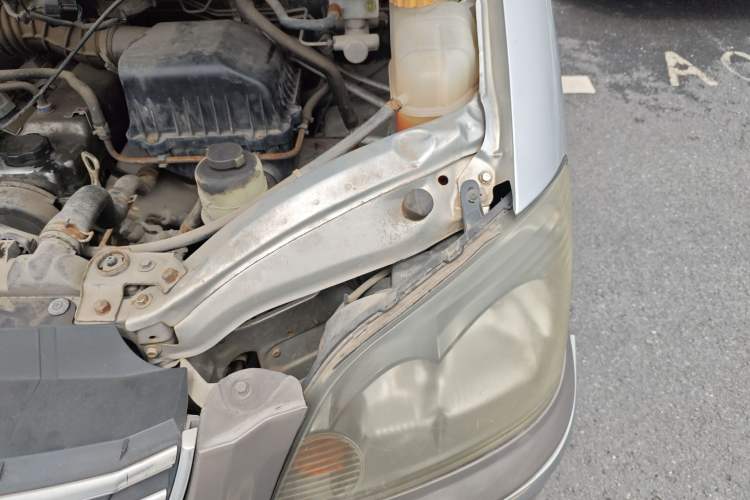 Used FORTHING Lingzhi 2014 M3 1.6L 7-Seater Comfort Model Engine Bay Left