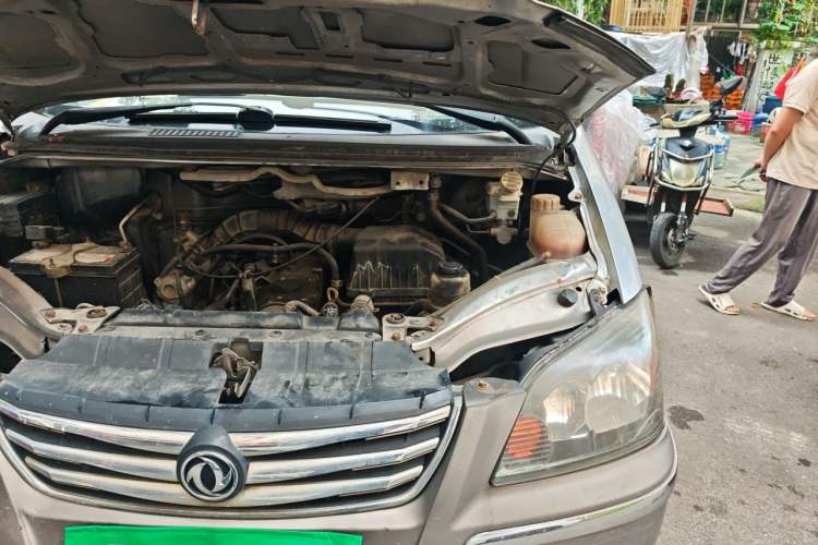 Used FORTHING Lingzhi 2014 M3 1.6L 7-Seater Comfort Model Engine Bay Left