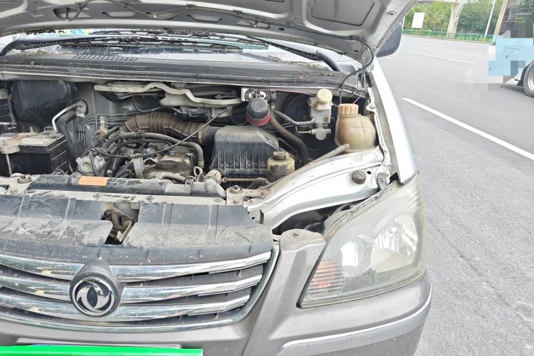 Used FORTHING Lingzhi 2014 M3 1.6L 7-Seater Luxury Model Engine Bay Left