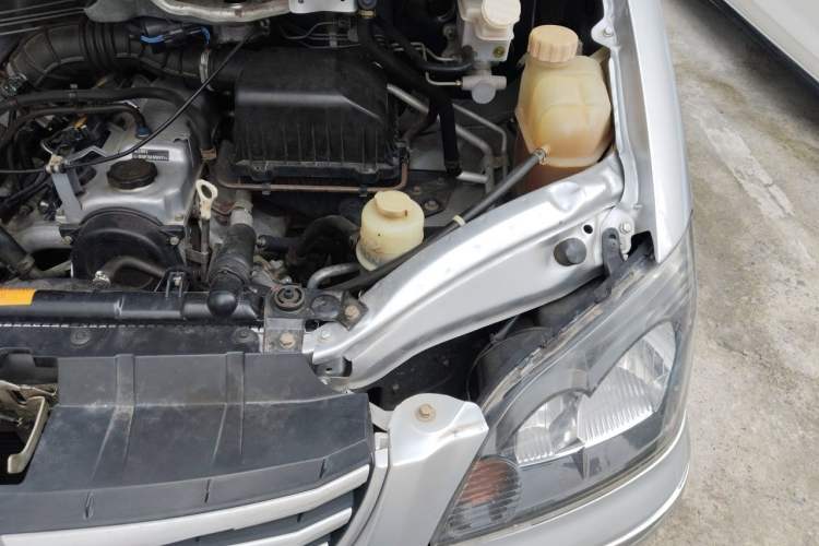 Used FORTHING Lingzhi 2014 V3 1.5L 5-seat Standard Model I Engine Bay Left