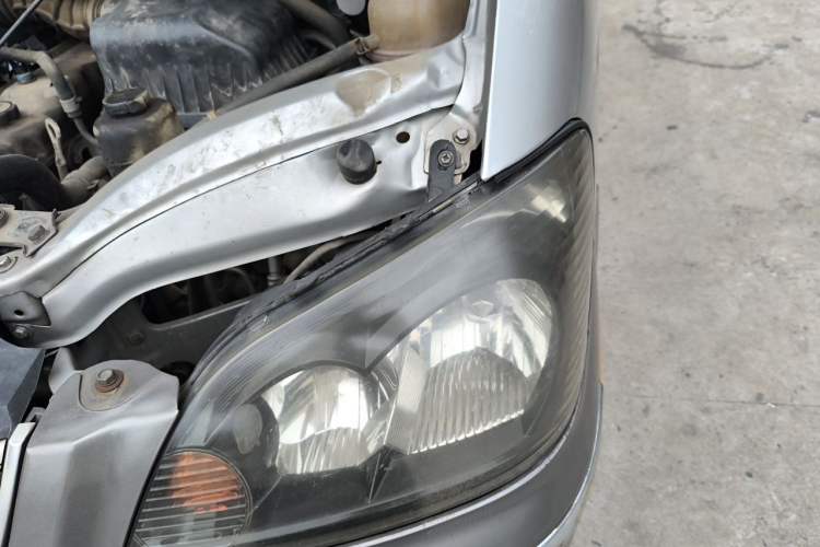 Used FORTHING Lingzhi 2014 M3 1.6L 7-seater Standard Model Engine Bay Left