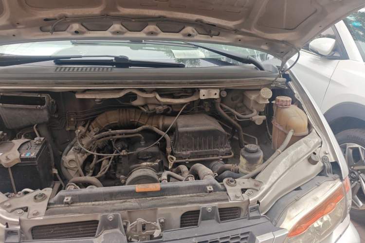 Used FORTHING Lingzhi 2014 V3 1.5L 7-Seater Comfort Model Engine Bay Left