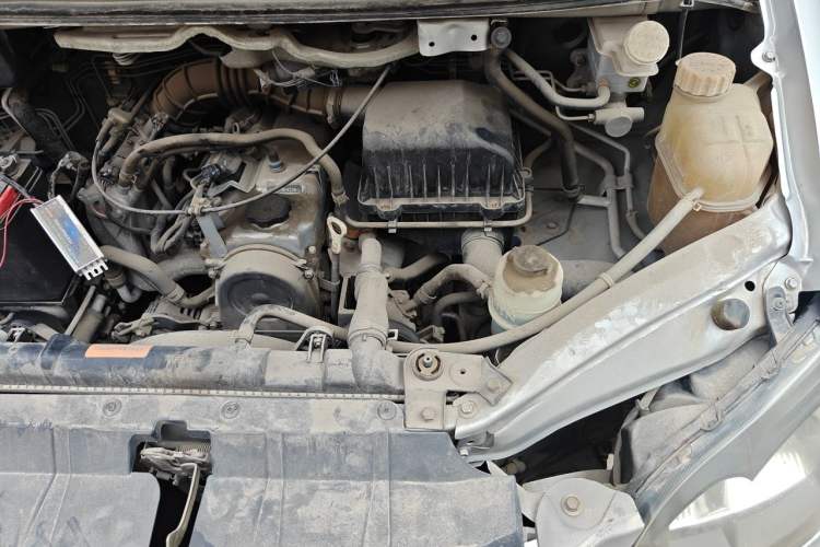 Used FORTHING Lingzhi 2014 M3 1.6L 7-Seater Comfort Model Engine Bay Left