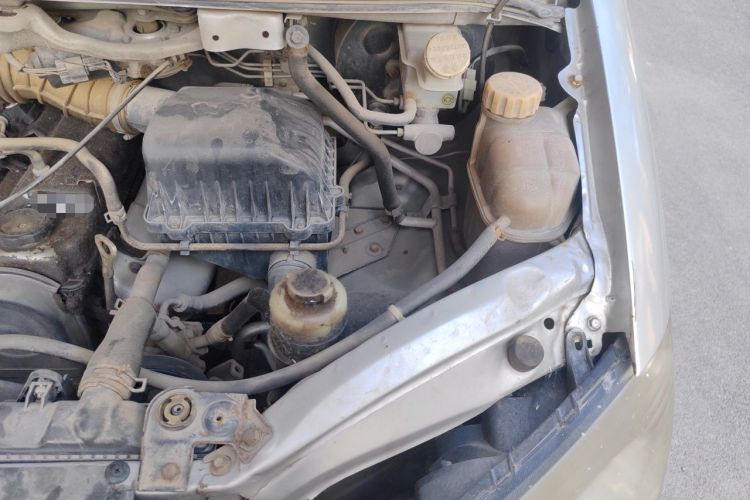 Used FORTHING Lingzhi 2014 M3 1.6L 7-Seater Comfort Model Engine Bay Left