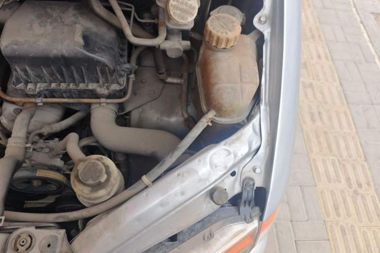 Used FORTHING Lingzhi 2014 V3 1.5L 7-Seater Comfort Model Engine Bay Left