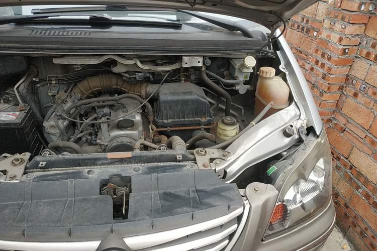 Used FORTHING Lingzhi 2014 M3 1.6L 7-seater Standard Model Engine Bay Left