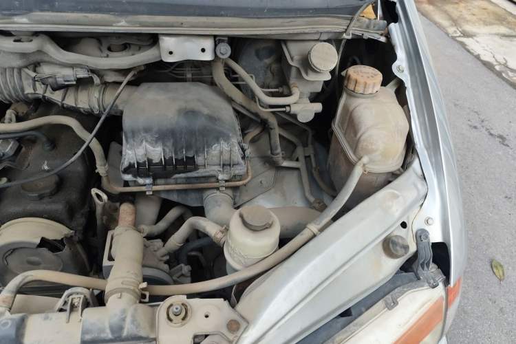 Used FORTHING Lingzhi 2014 V3 1.5L 7-Seater Comfort Model Engine Bay Left