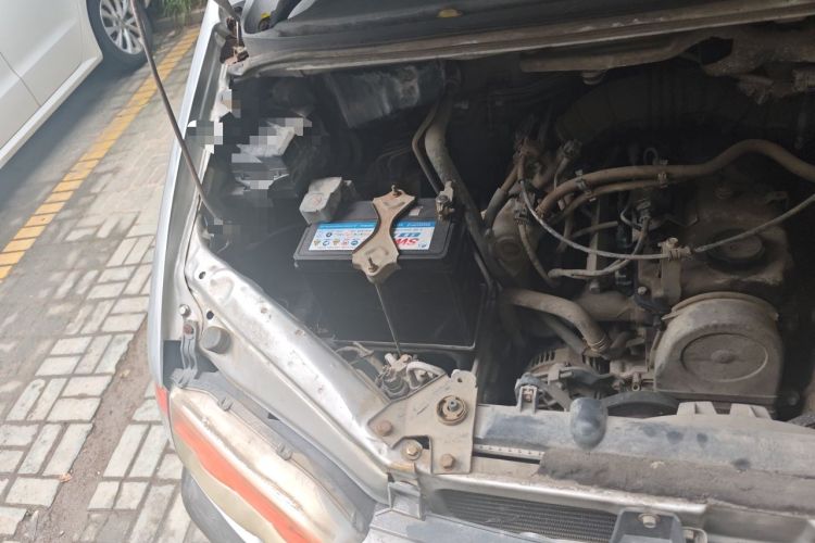 Used FORTHING Lingzhi 2014 V3 1.5L 7-Seater Comfort Model Engine Bay Right