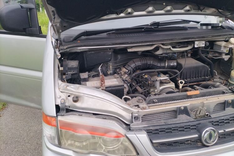 Used FORTHING Lingzhi 2014 V3 1.5L 7-Seater Comfort Model Engine Bay Right