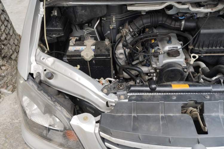 Used FORTHING Lingzhi 2014 V3 1.5L 5-seat Standard Model I Engine Bay Right