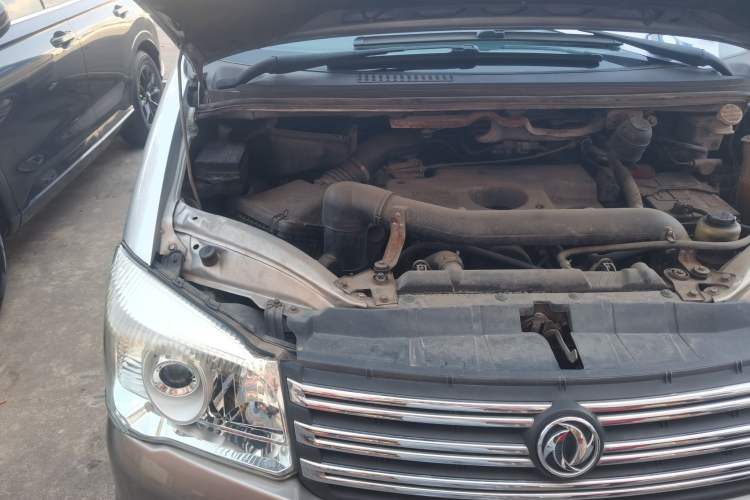 Used FORTHING Lingzhi 2014 M5 Q3 2.0L 7-seat Long-Wheelbase Comfort Version Engine Bay Right
