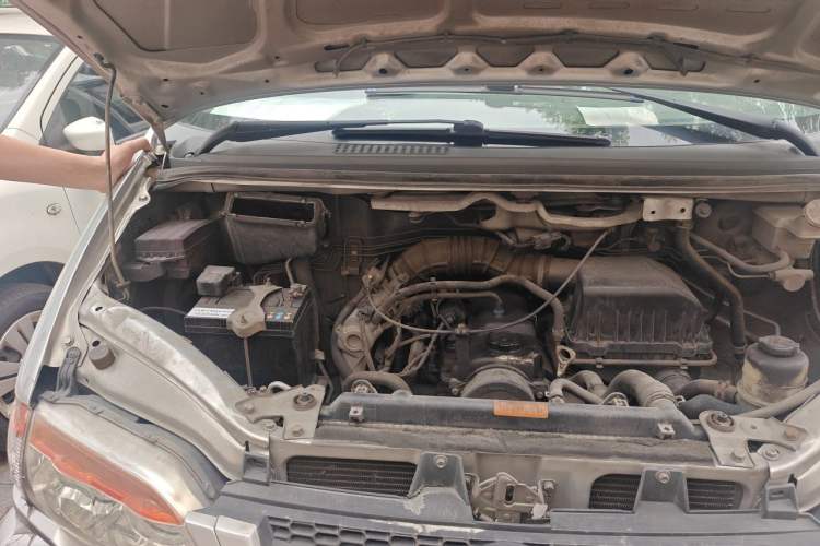 Used FORTHING Lingzhi 2014 V3 1.5L 7-Seater Comfort Model Engine Bay Right
