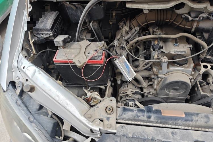 Used FORTHING Lingzhi 2014 M3 1.6L 7-Seater Comfort Model Engine Bay Right