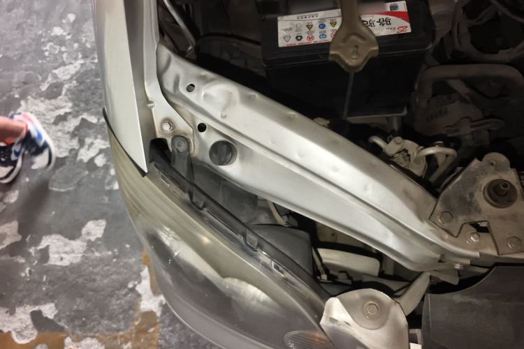Used FORTHING Lingzhi 2014 M3 1.6L 7-Seater Comfort Model Engine Bay Right