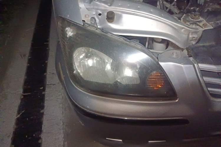 Used FORTHING Lingzhi 2014 M3 1.6L 7-seater Standard Model Engine Bay Right