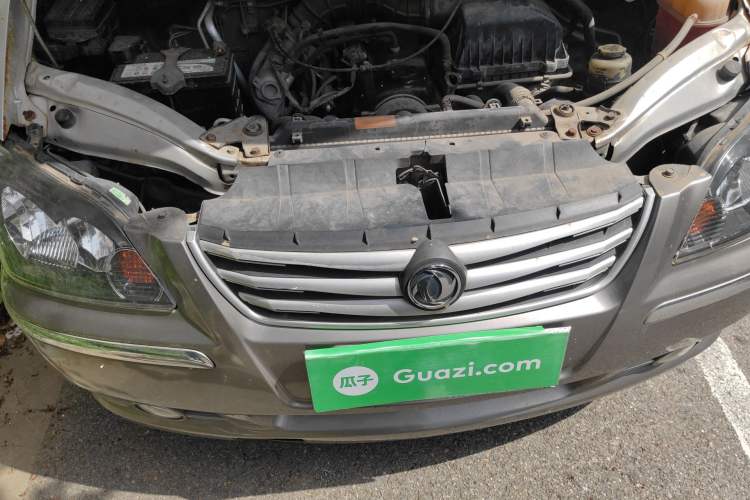 Used FORTHING Lingzhi 2014 M3 1.6L 7-Seater Comfort Model Engine Bay