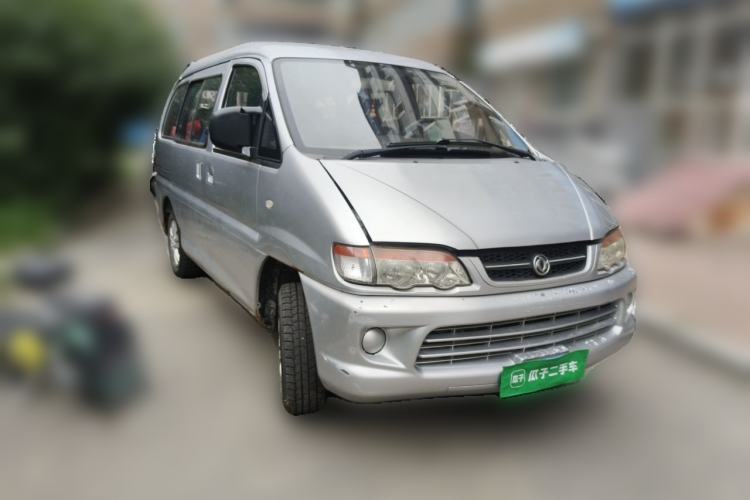 Used FORTHING Lingzhi 2014 V3 1.5L 7-Seater Standard Model II Front Right 45 Deg