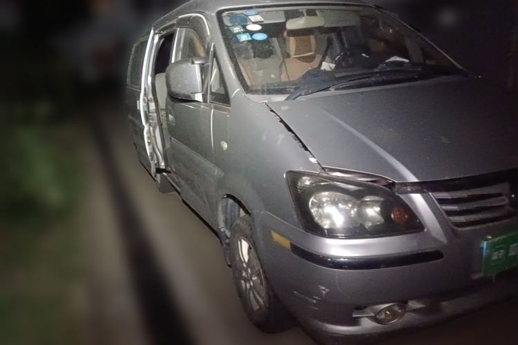 Used FORTHING Lingzhi 2014 M3 1.6L 7-seater Standard Model Front Right 45 Deg