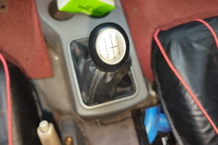 Used FORTHING Lingzhi 2014 V3 1.5L 7-Seater Standard Model II Gear Lever