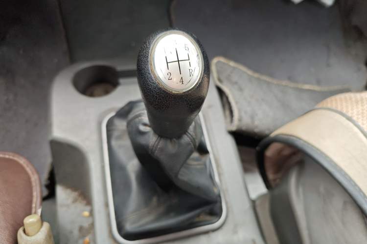 Used FORTHING Lingzhi 2014 M3 1.6L 7-Seater Comfort Model Gear Lever
