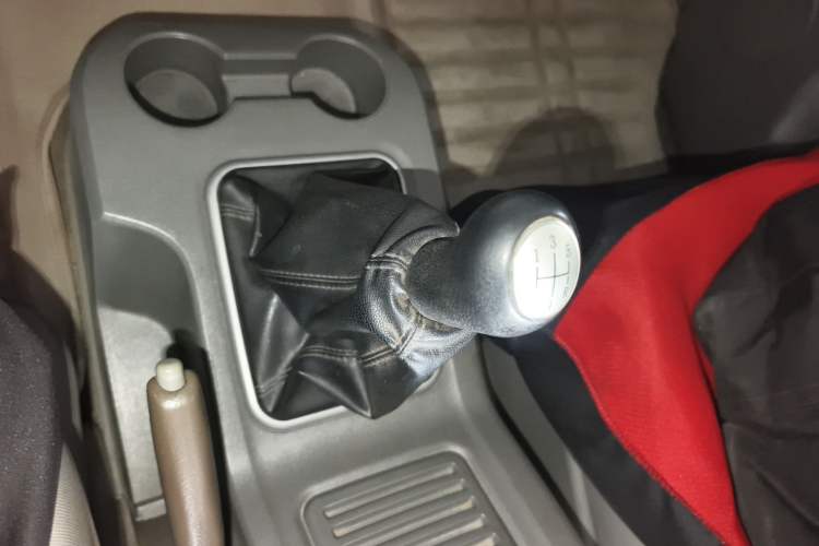 Used FORTHING Lingzhi 2014 M3 1.6L 7-Seater Comfort Model Gear Lever