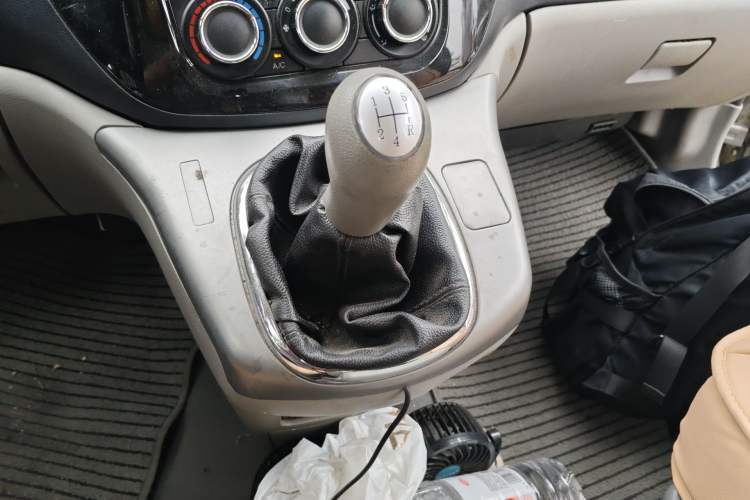 Used FORTHING Lingzhi 2014 M5 Q3 2.0L 7-seat Long-Wheelbase Comfort Version Gear Lever