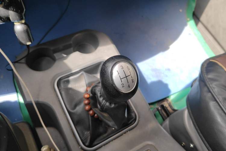 Used FORTHING Lingzhi 2014 M3 1.6L 7-Seater Comfort Model Gear Lever