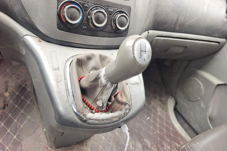 Used FORTHING Lingzhi 2014 M5 Q3 2.0L 7-seat Short-Wheelbase Luxury Model Gear Lever
