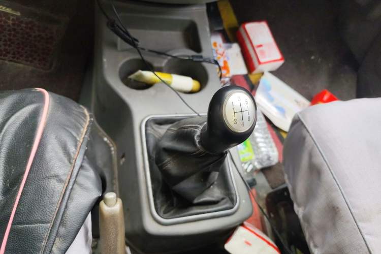 Used FORTHING Lingzhi 2014 V3 1.5L 7-Seater Comfort Model Gear Lever