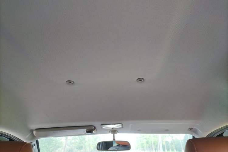 Used FORTHING Lingzhi 2014 V3 1.5L 7-Seater Comfort Model Headliner
