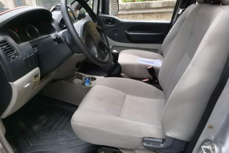 Used FORTHING Lingzhi 2014 V3 1.5L 7-Seater Comfort Model Left Front Seat