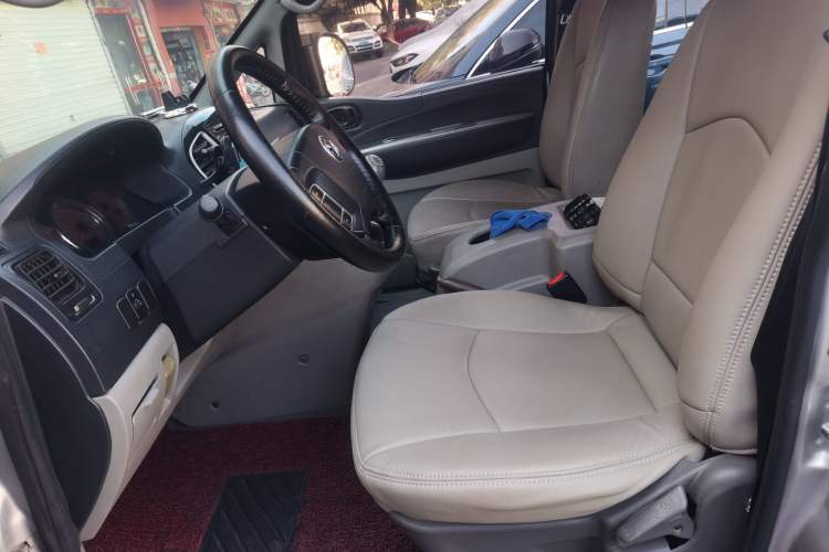 Used FORTHING Lingzhi 2014 M5 Q3 2.0L 7-seat Long-Wheelbase Comfort Version Left Front Seat