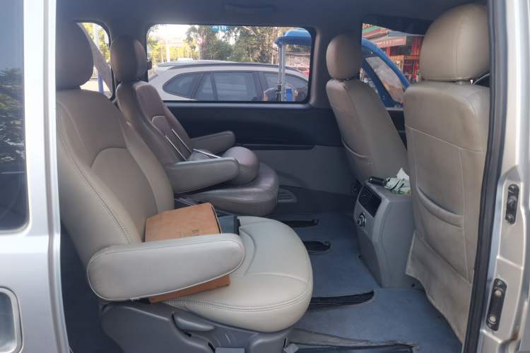 Used FORTHING Lingzhi 2014 M5 Q3 2.0L 7-seat Long-Wheelbase Comfort Version Left Rear Seat